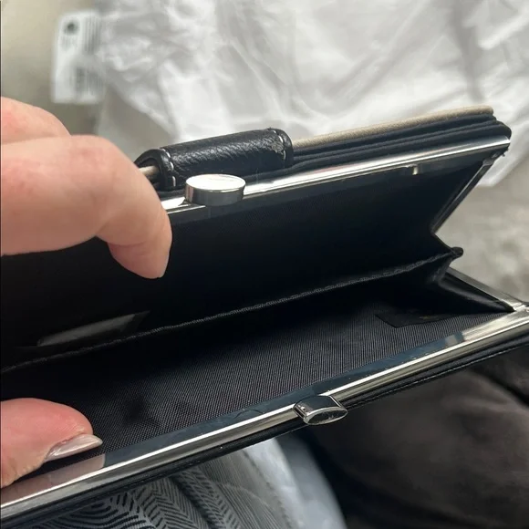 NWOT Elegant Black and Cream Women's Wallet - Picture 5 of 6